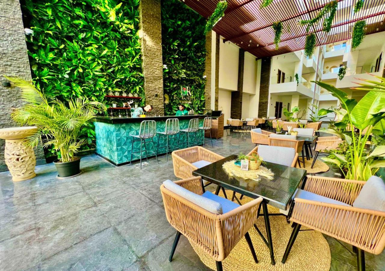 Sanctuary Sunlit Hurghada Haven With 4 Pools, Rooftop Sunsets & Gourmet Bites Steps Away 外观 照片