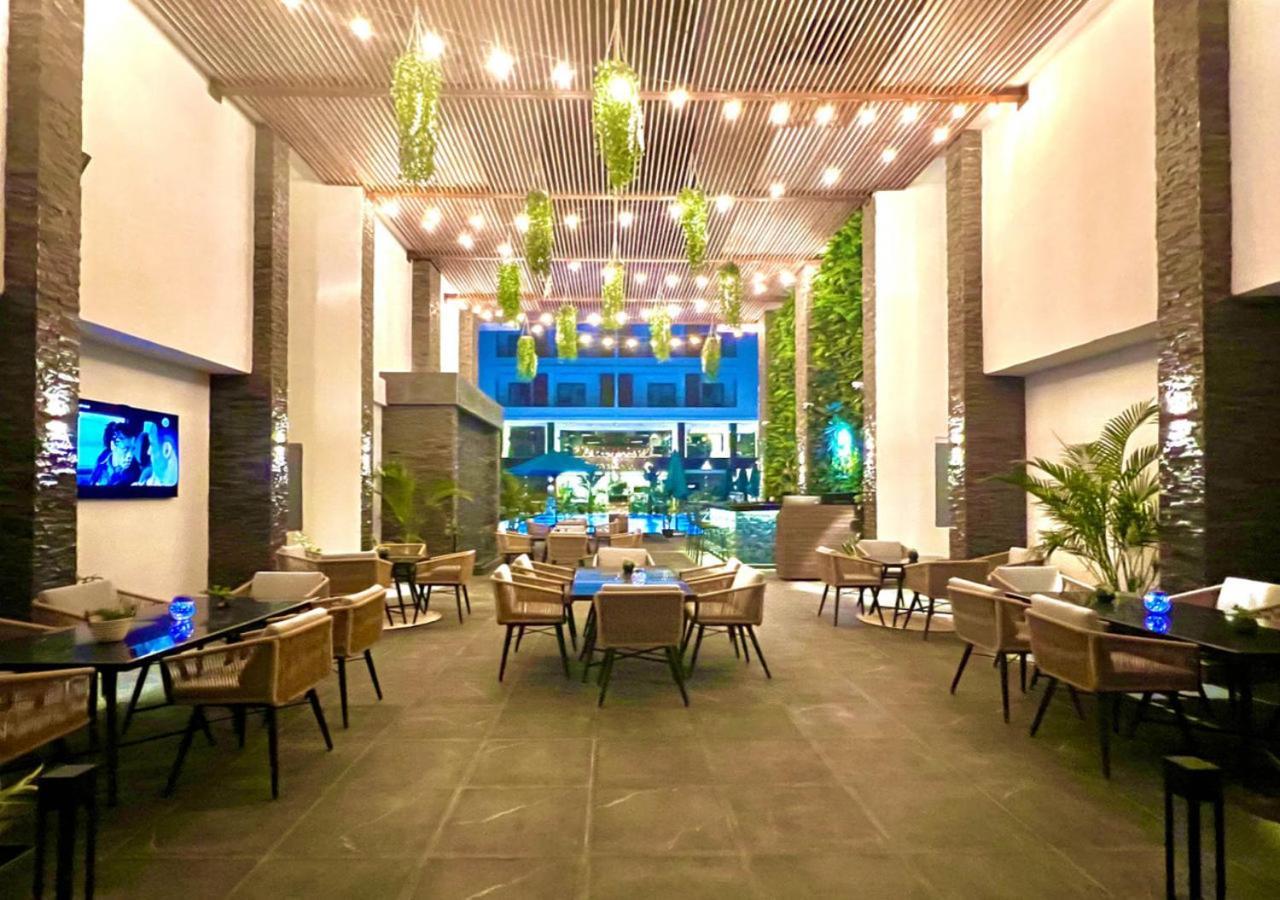 Sanctuary Sunlit Hurghada Haven With 4 Pools, Rooftop Sunsets & Gourmet Bites Steps Away 外观 照片