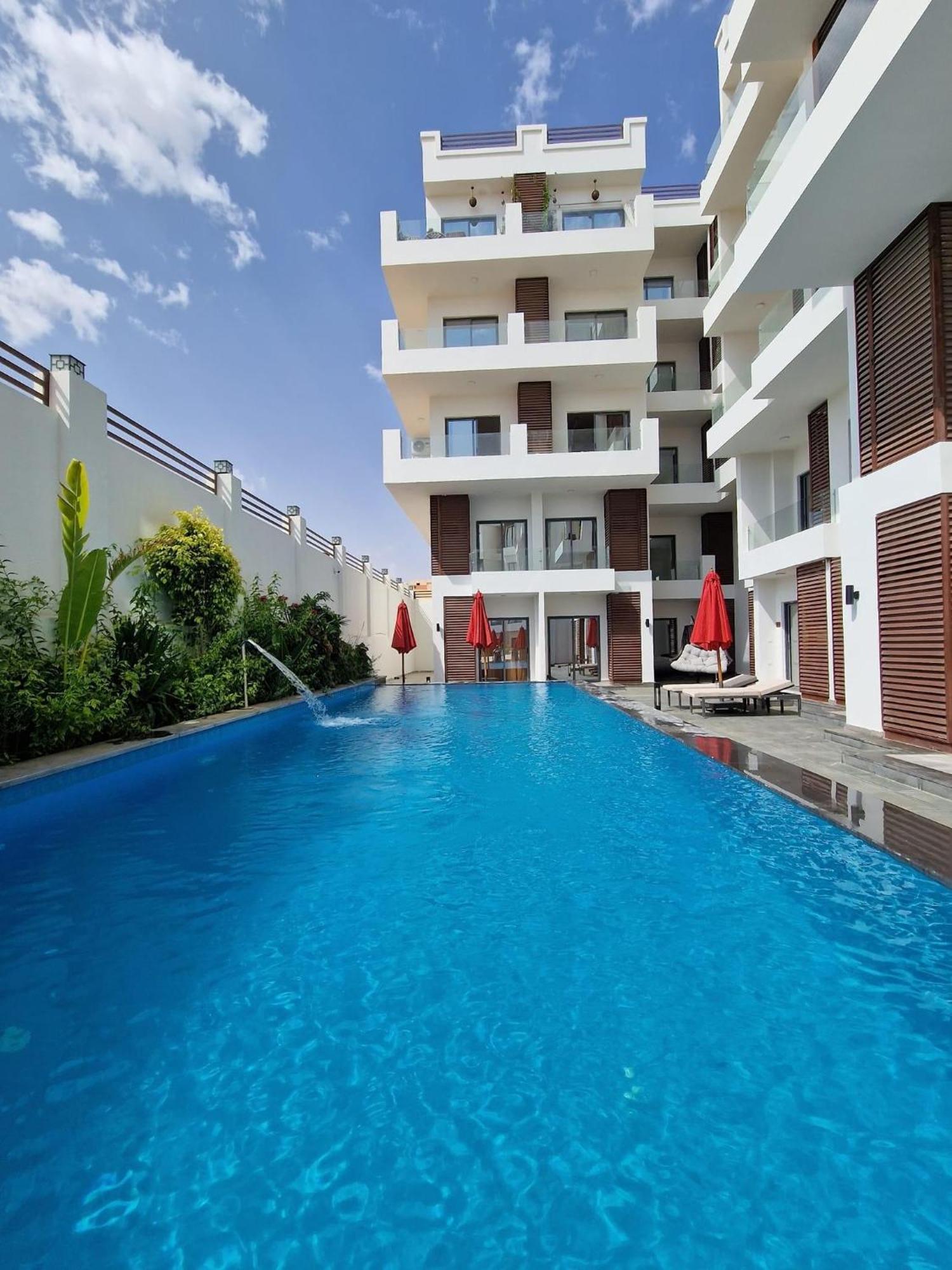 Sanctuary Sunlit Hurghada Haven With 4 Pools, Rooftop Sunsets & Gourmet Bites Steps Away 外观 照片