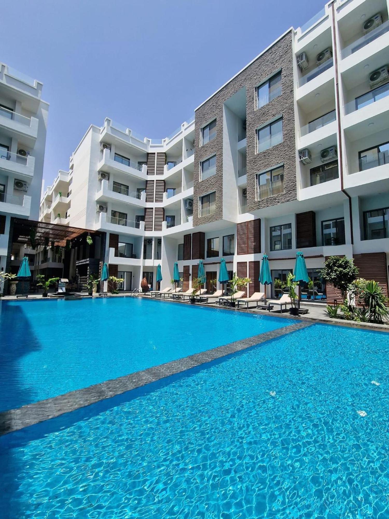 Sanctuary Sunlit Hurghada Haven With 4 Pools, Rooftop Sunsets & Gourmet Bites Steps Away 外观 照片